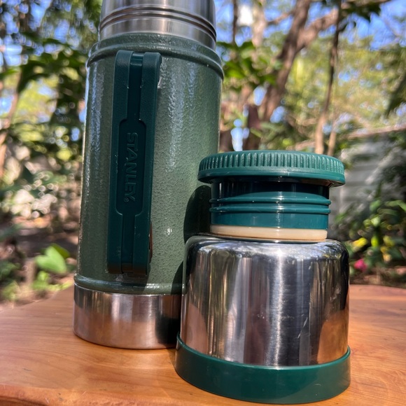 Stanley Classic Green and Silver Flask like new 24 oz - Picture 6 of 6